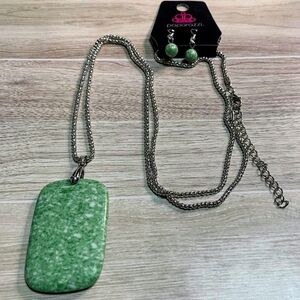 paparazzi Green Marbled Pendant Necklace with Matching Bead Earrings